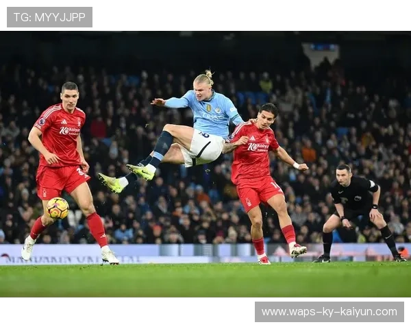 曼城德布劳内极限外脚背挑射惊艳所有人